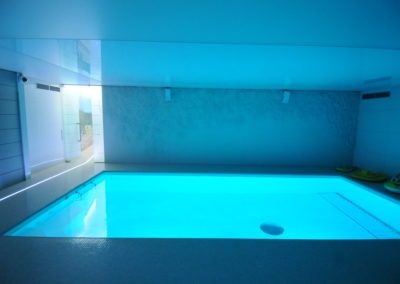 Minimalismus ve wellness přístavbě - Bazény s atrakcemi a osvětlením - BWS Přerov