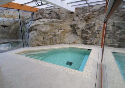 Atypický bazén pod skalou - Interiérové bazény - BWS Přerov
