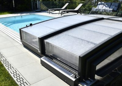 Bazén s nádherným výhledem - Zastřešení bazénu se solárním pohonem - BWS Přerov