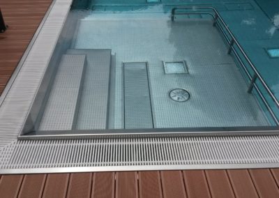 Nerezový bazén s atrakcemi - Schodiště - BWS Přerov