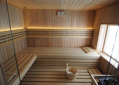 Wellness propojené oknem - Finská sauna na míru - BWS Přerov
