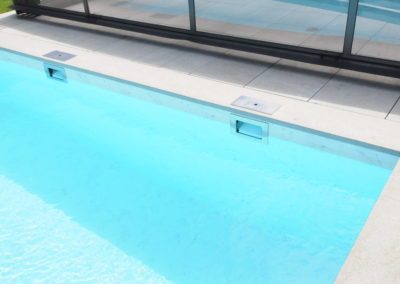 Bílá moderna ve svahu - Skimmerové bazény - BWS Přerov