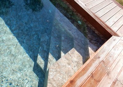 Zemité barvy a nízká střecha - Bazén se schodištěm - BWS Přerov