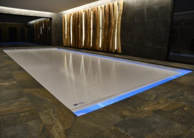 Hra světel a dřeva - Luxusní bazény s lamelovým krytem - BWS Přerov