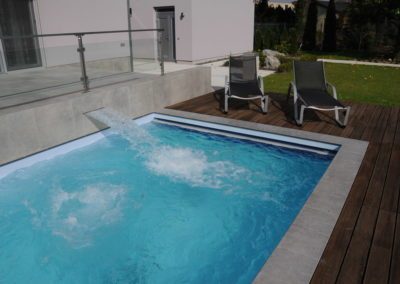 Vyladěný venkovní bazén - Bazénové atrakce - BWS Přerov