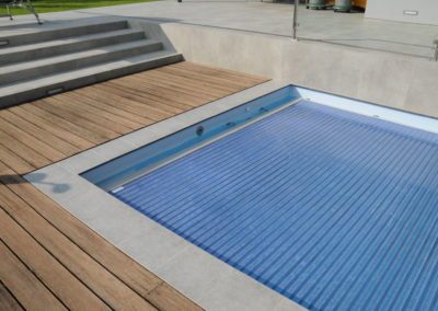 Vyladěný venkovní bazén - Luxusní lamelové zakrytí bazénu - BWS Přerov