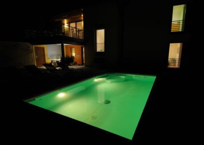 Plně vybavená klasika - Bazén s večerním osvětlením - BWS Přerov