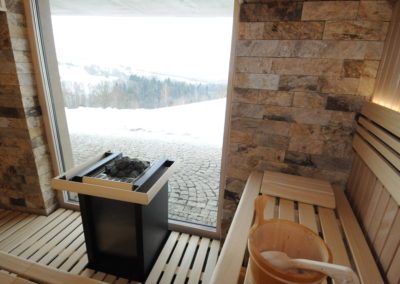 Sauna s oknem do přírody - Kamenné obklady do sauny - BWS Přerov